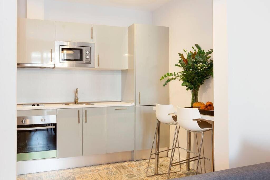 Beautiful 4Bd 4Ba Apartment In Eixample District Barcelona Exterior foto
